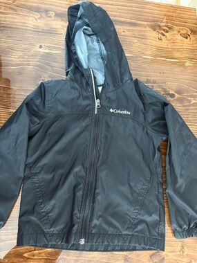 Columbia Black Hooded Windbreaker with Light Gray Lining